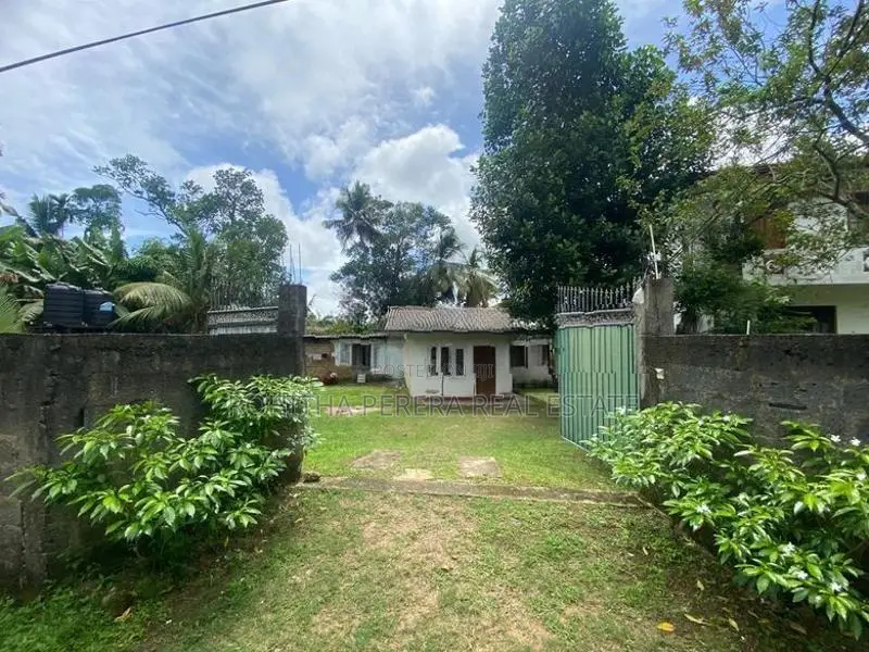 31 P solid Block Of Land At Arrawwala Bkundara Rd Niwanthidiya