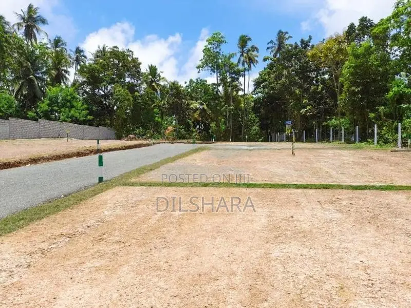 මුහුදු වෙරල ලගින් ඉඩමක් Gandara