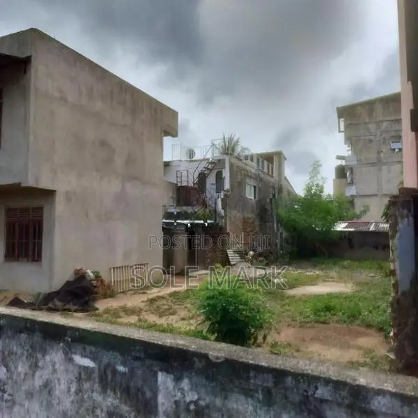 Land for Sale in Navinna