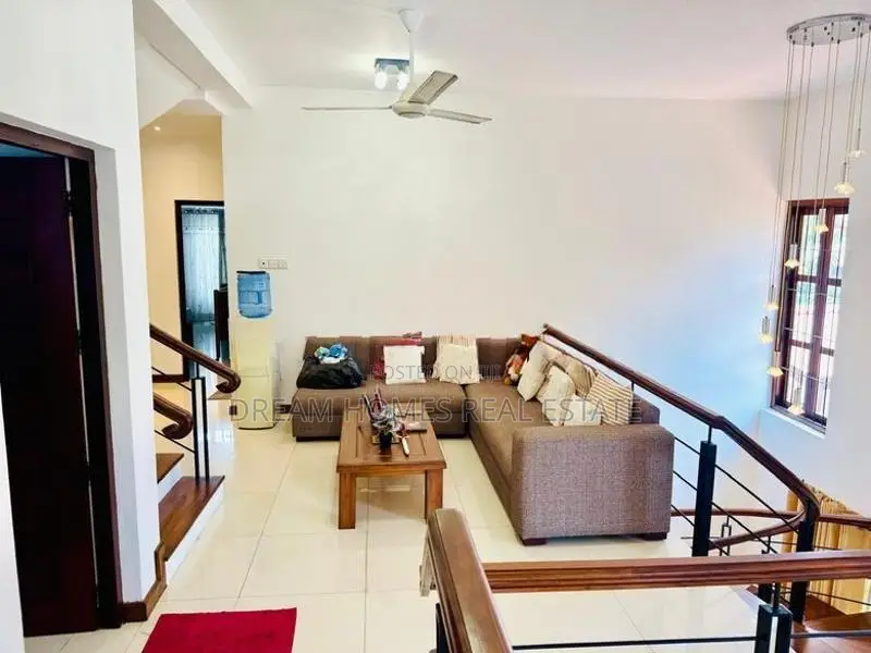 Luxury 5BR 3 Storey House Kotte