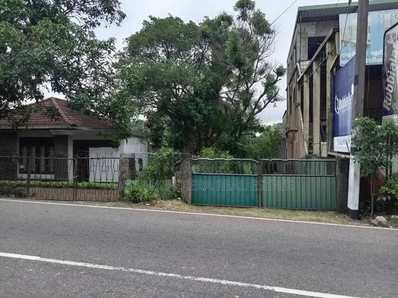 12 P X 2 Blocks Solid Flat Land at Mawittara for Sale