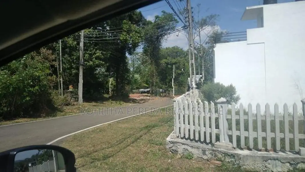 Residential Land for Sale at Athurugiriya