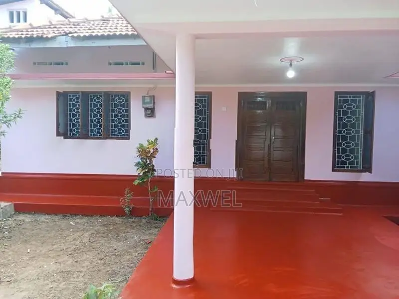 House with 3 Shops for Sale in Sillalai