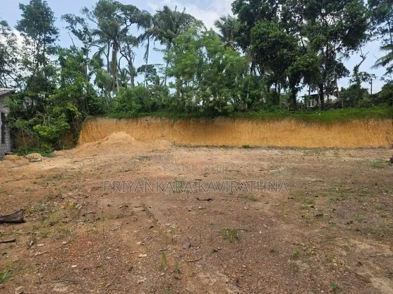 Facing 255 Kottawa Road / 22 Perches For Sale in Piliyandala