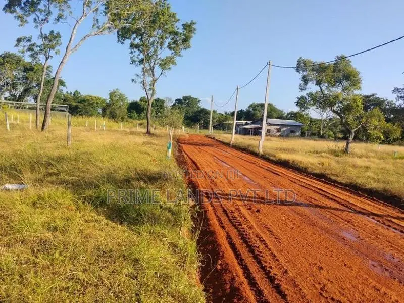 මරදන්කඩවල නගරය පෙනෙන දුරින් සින්නක්කර බිම්කොටසක්