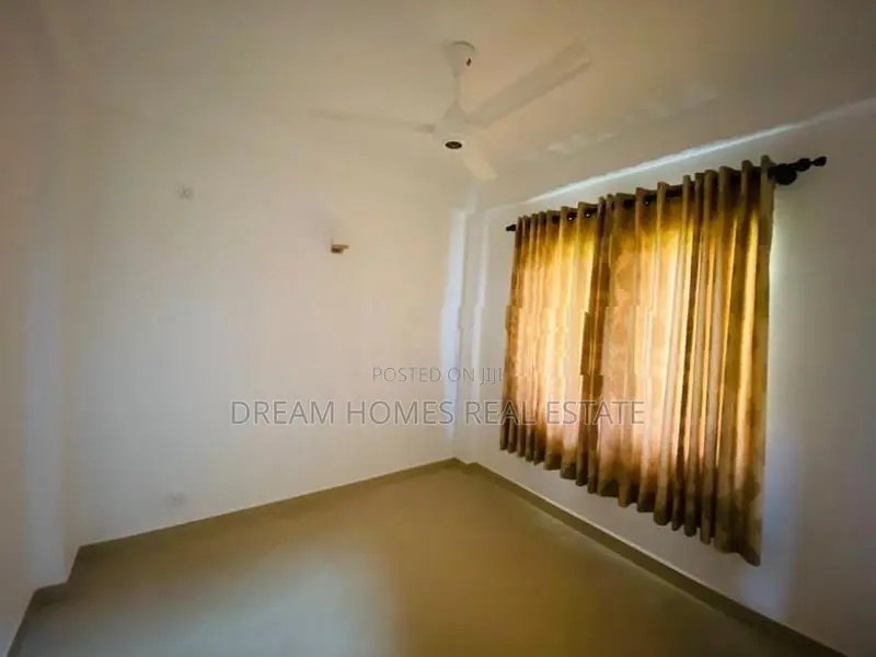 2 Bed Apartment with Pool Gym – Panagoda