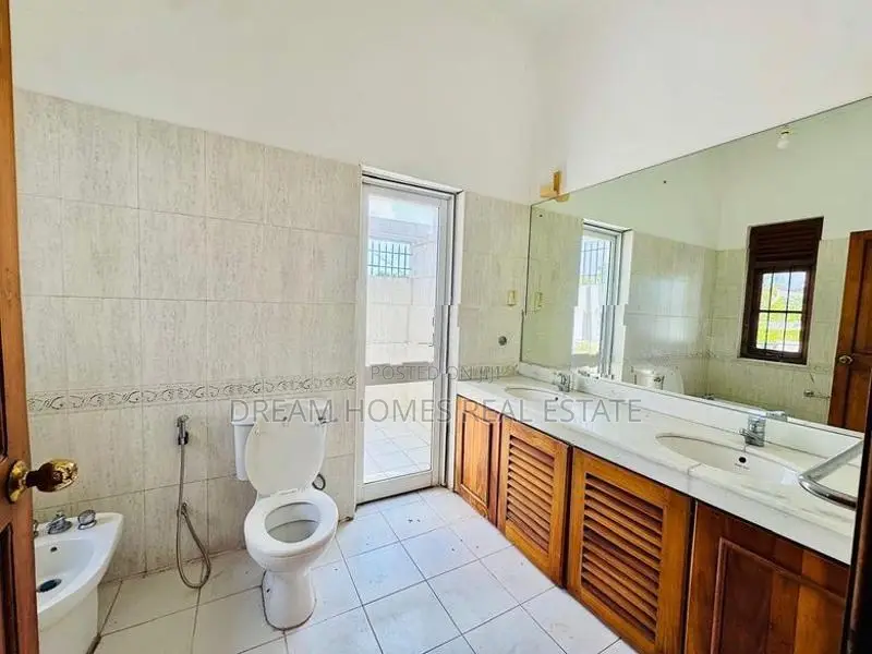 Luxury House in Battaramulla