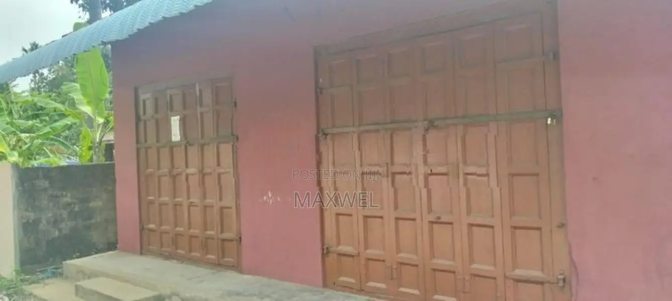 House with 3 Shops for Sale in Sillalai