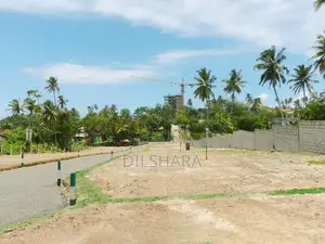 මුහුදු වෙරල ලගින් ඉඩමක් Gandara