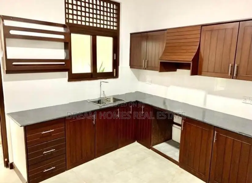 Brand New Luxury 3-Storey House for Sale – Thalawathugoda