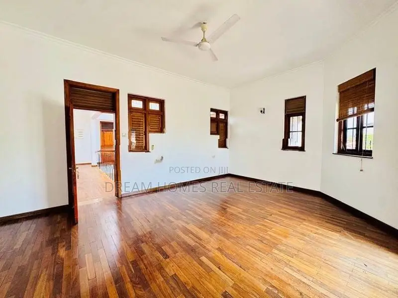 Luxury House in Battaramulla