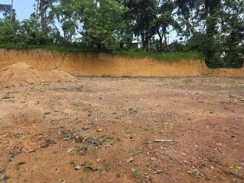 Facing 255 Kottawa Road / 22 Perches For Sale in Piliyandala