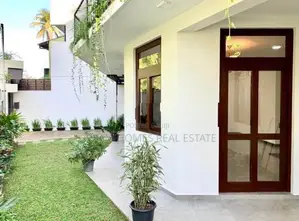 Brand New Luxury 3-Storey House for Sale – Thalawathugoda