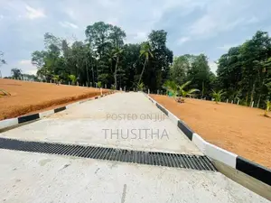 Kalagedihena Sapugasthenna බස් පාරට නුදුරින් ඉඩමක්