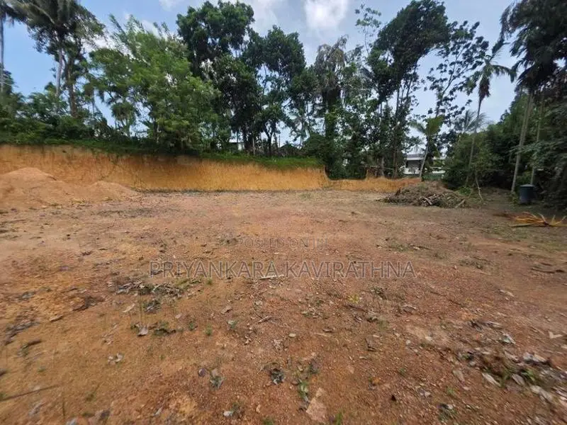 Facing 255 Kottawa Road / 22 Perches For Sale in Piliyandala