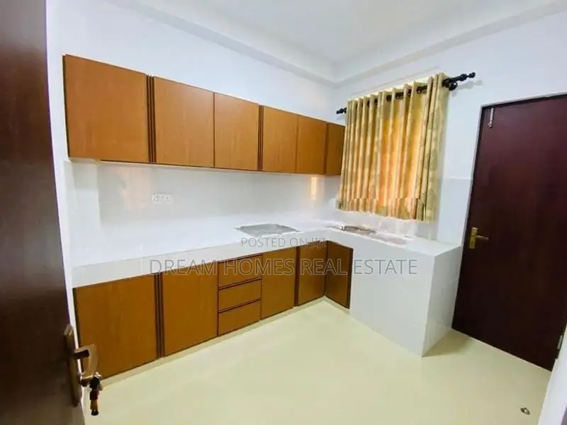 2 Bed Apartment with Pool Gym – Panagoda