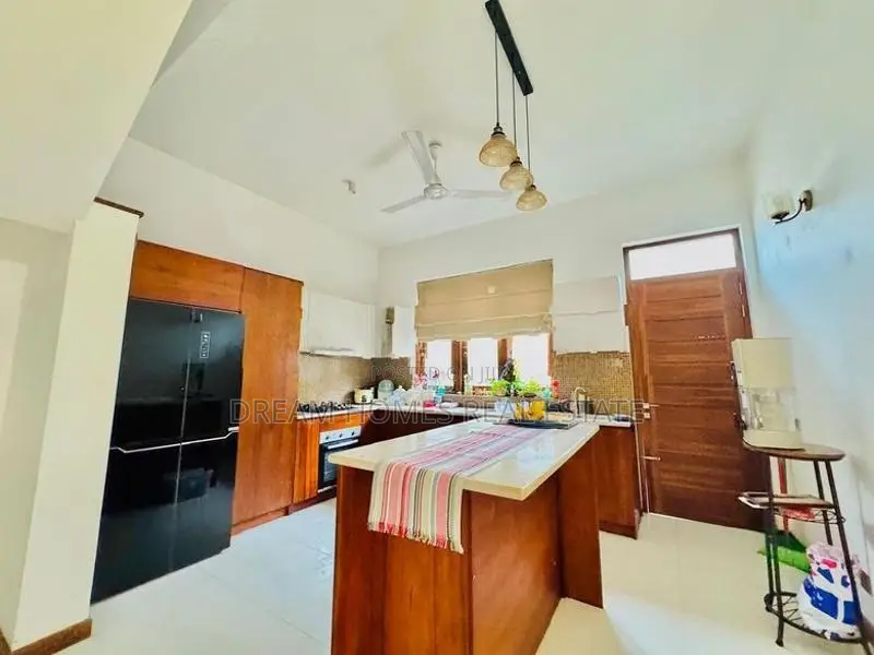 5 Bedroom House Near Thalawathugoda Junction