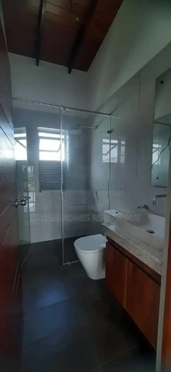 Brand New 3-Bedroom Villa for Sale – Canterbury Golf Villas