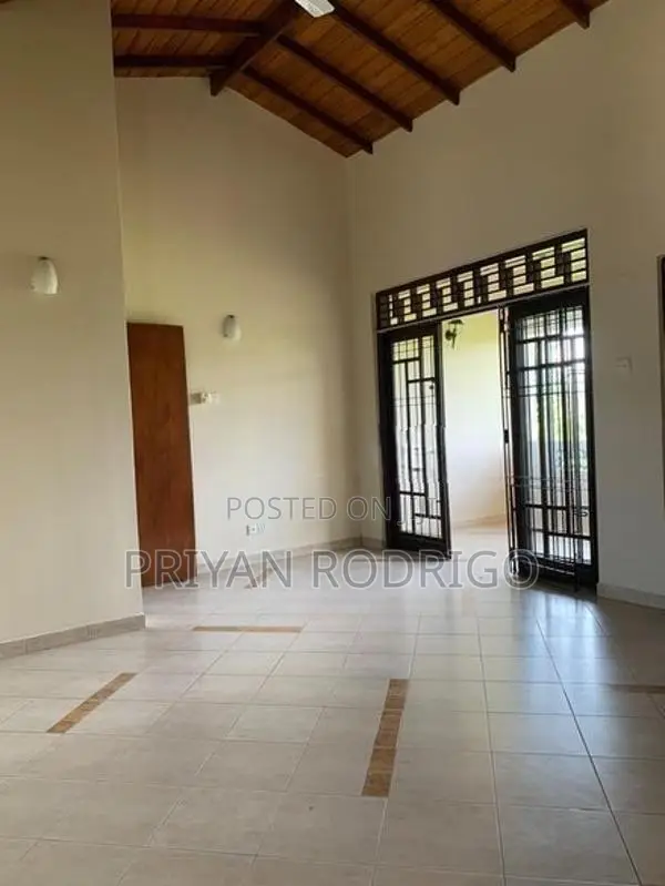 Athurugiriya 04 Bed rooms house on 23.5 perches of land for sale