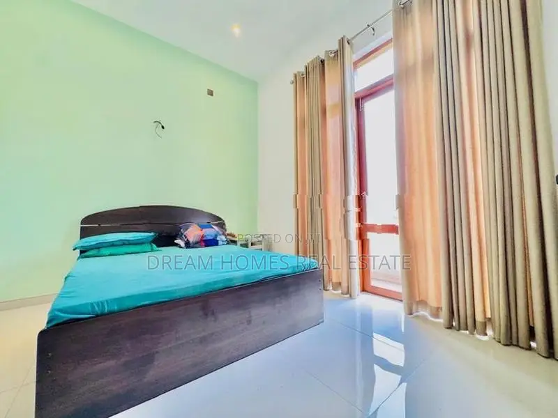 5 Bedroom House Near Thalawathugoda Junction