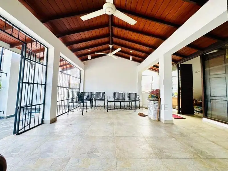 Luxury 5BR 3 Storey House Kotte