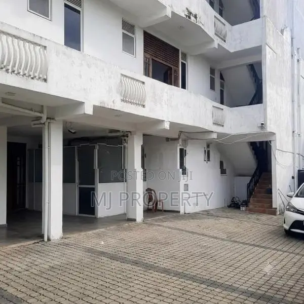 ( Yc-1143) Valuable Commercial Hostel Building Sale in Malabe