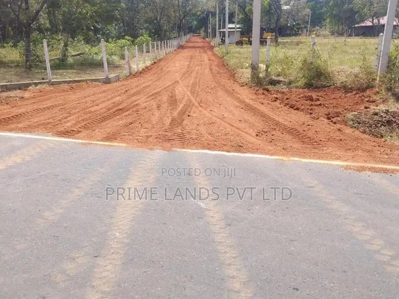 මරදන්කඩවල නගරය පෙනෙන දුරින් සින්නක්කර බිම්කොටසක්
