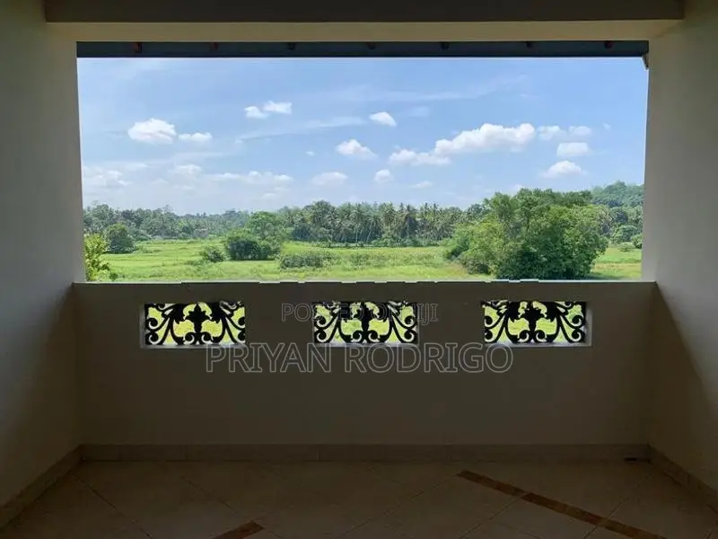 Athurugiriya 04 Bed rooms house on 23.5 perches of land for sale