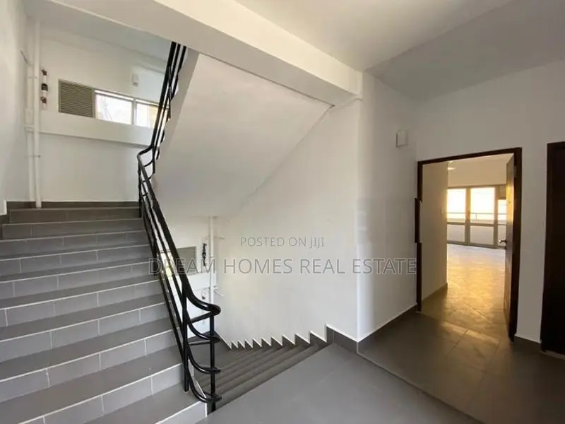 2 Bed Apartment with Pool Gym – Panagoda