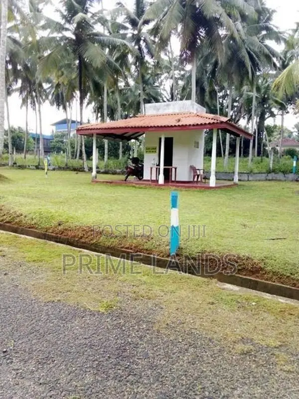 හොරන නගර සීමාවෙන් ඉඩම්