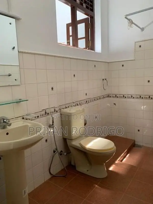 Athurugiriya 04 Bed rooms house on 23.5 perches of land for sale