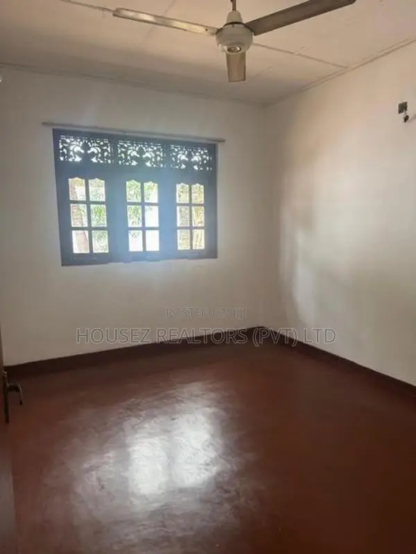 Modern 3-Bedroom House for Sale Near Kottawa–Thalawathugoda Main Road