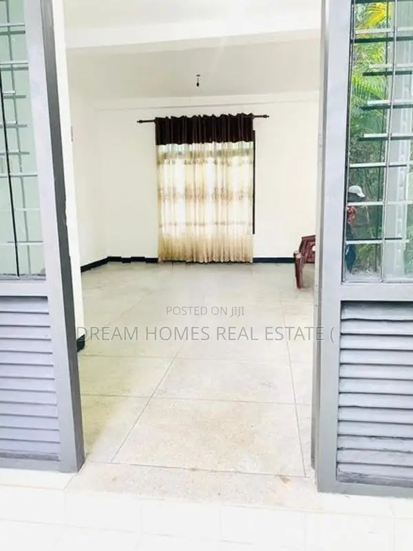 Well-Maintained 3-Bedroom House for Sale in Kaduwela