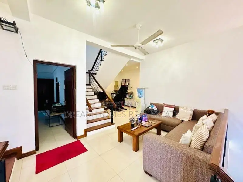 Luxury 5BR 3 Storey House Kotte