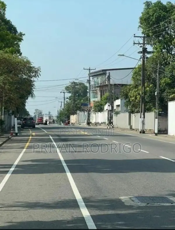 Nugegoda Mirihana 20 Perches Land with Old House for Sale