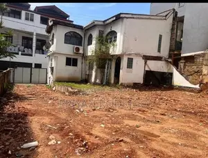 Mount Lavinia, Vihara Road 13 Perches of Land with an Old House for Sa