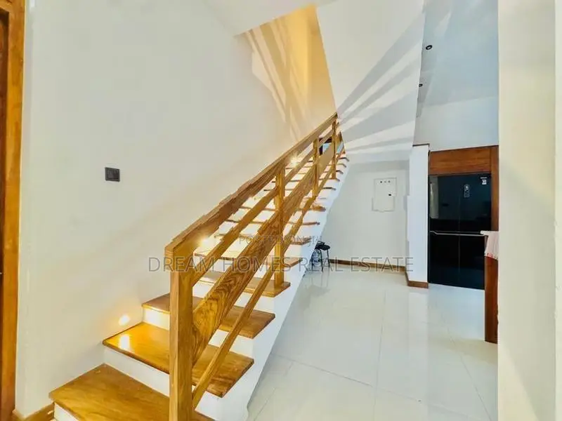 5 Bedroom House Near Thalawathugoda Junction