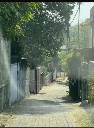 Nugegoda Mirihana 20 Perches Land with Old House for Sale