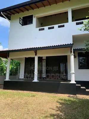 Athurugiriya 04 Bed rooms house on 23.5 perches of land for sale