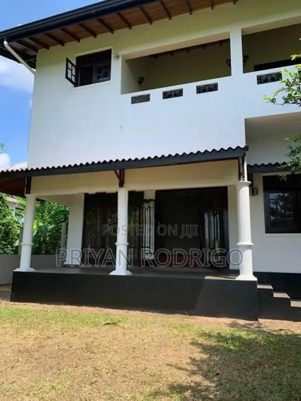 Athurugiriya 04 Bed rooms house on 23.5 perches of land for sale