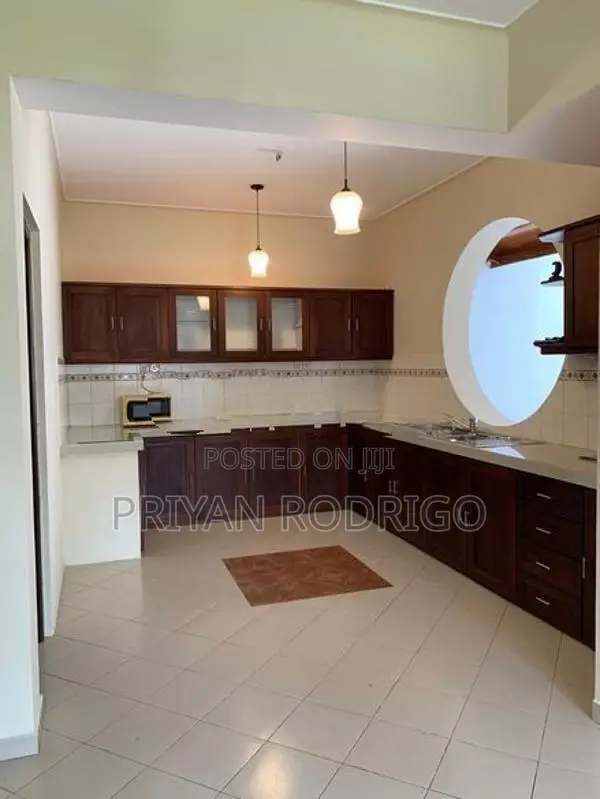 Athurugiriya 04 Bed rooms house on 23.5 perches of land for sale