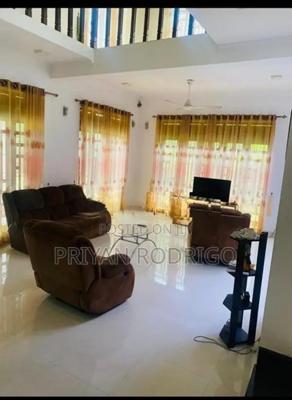 Galewela, Daduyaya 03 Storied House on 100 Perches for Sale