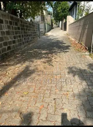Nugegoda Mirihana 20 Perches Land with Old House for Sale