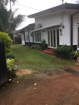 Ratmalana off Attidiya Rd 40Perches Land with a 05 Roomed House for Sa