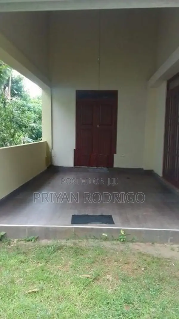 Kandana Hapugoda 03 Bed Room House on 33.2 Perches of Land for Sale