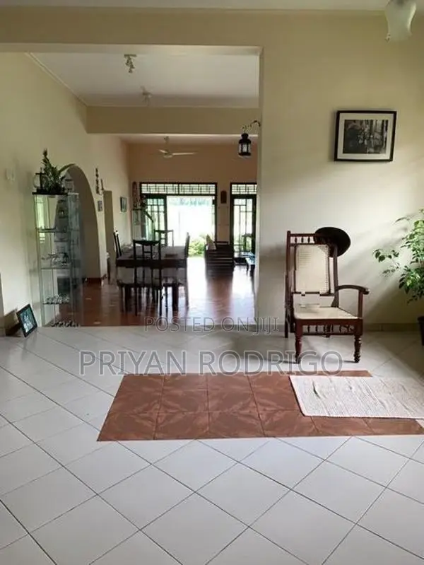 Athurugiriya 04 Bed rooms house on 23.5 perches of land for sale