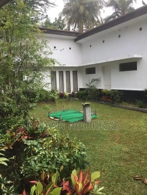 Ratmalana off Attidiya Rd 40Perches Land with a 05 Roomed House for Sa