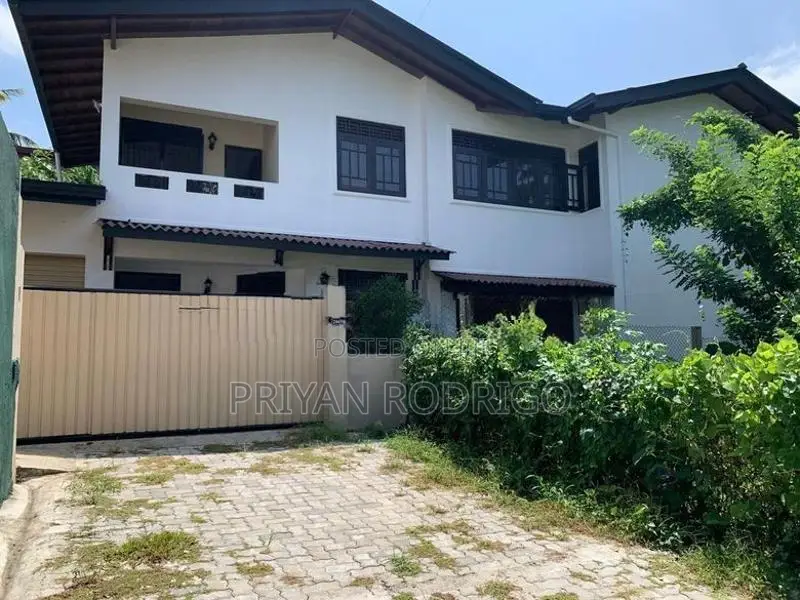 Athurugiriya 04 Bed rooms house on 23.5 perches of land for sale