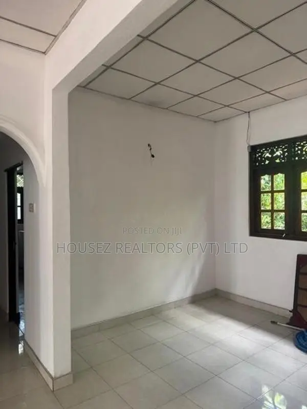 Modern 3-Bedroom House for Sale Near Kottawa–Thalawathugoda Main Road
