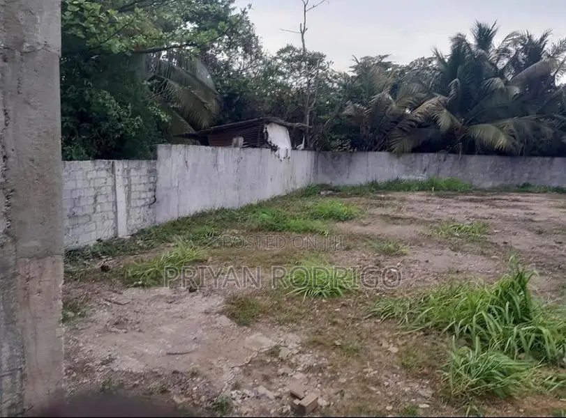 Colombo 14 - Sirimavo Bandaranayake Mawatha 63 Perches of Land for Sal